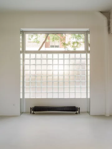 Minimalistyczne mieszkanie, projekt Jorge Borondo + Ana Petra Moriyón 