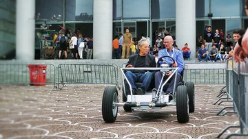 Co-founder Ampelio Macchi i Riccardo Luna na targach w Rzymie w 2013 r. (fot. by OS Vehicle)