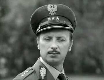 Aktor na zdjęciu to Wojciech Pokora.