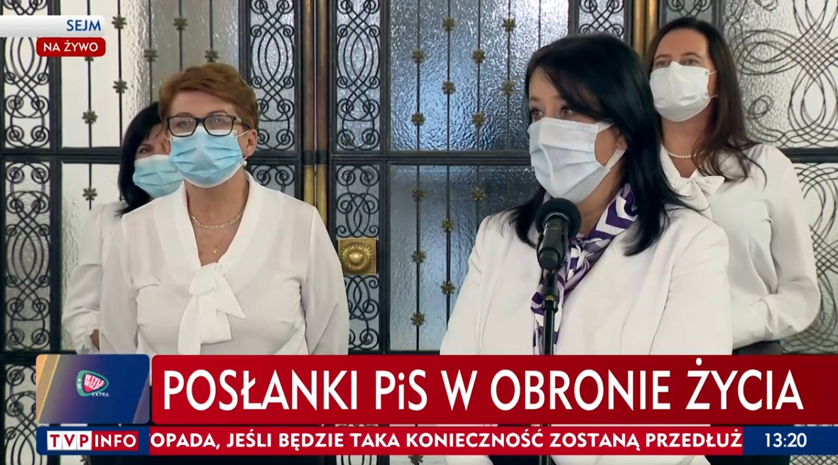 Pasek TVP Info opisujący dzisiejsze wydarzenia w Sejmie 