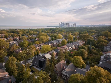 Dom z czarną kuchnią, projekt Batay-Csorba Architects 