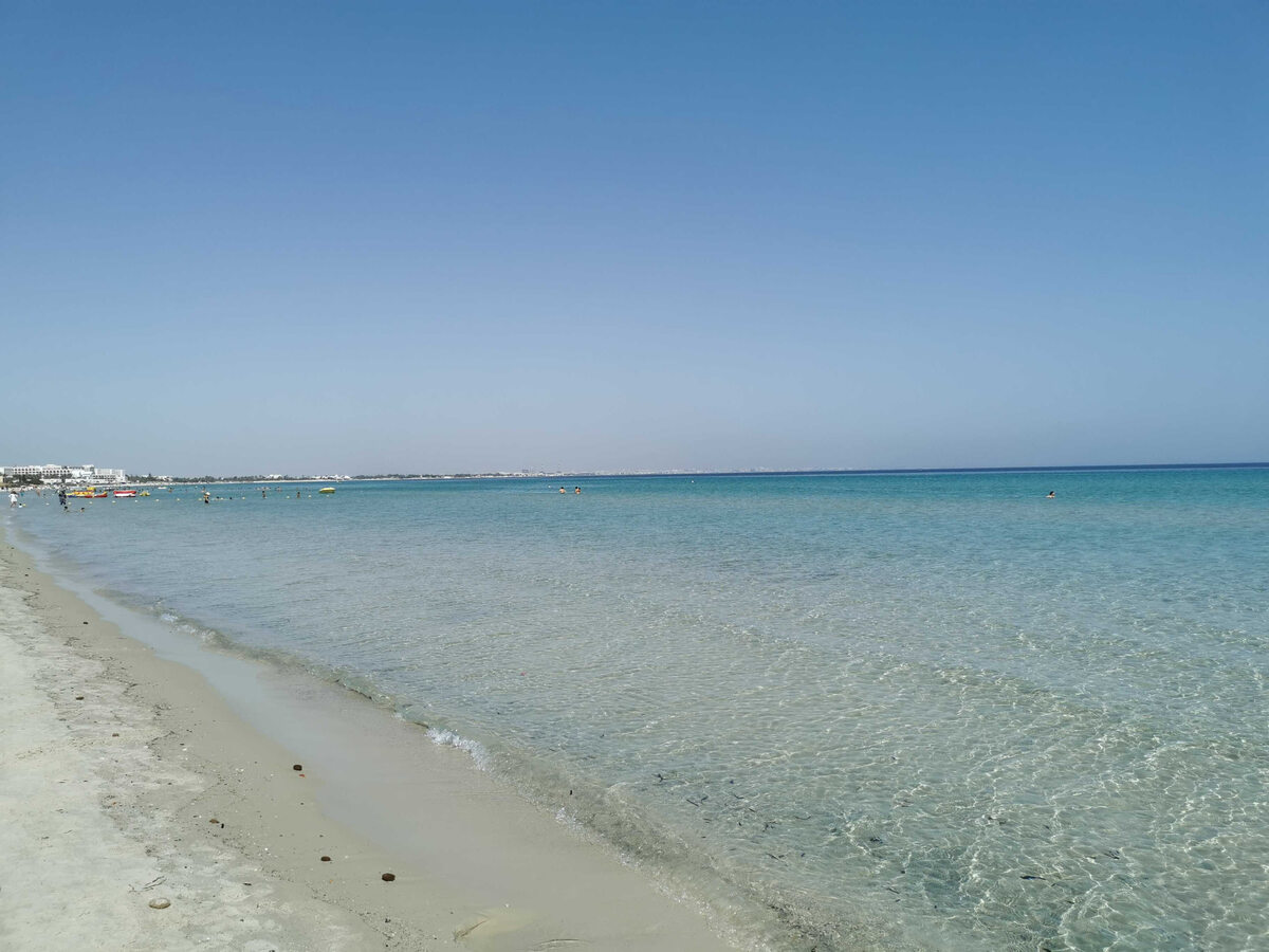 Pusta plaża w Tunezji 