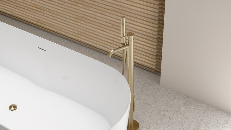 „Królowa” wanna wymaga luksusowej oprawy. Wolnostojąca bateria Ciriculus w szczotkowanym złocie