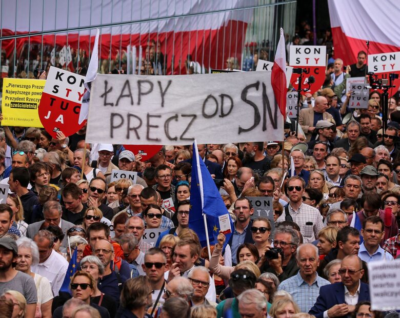 Miniatura: Komitet Helsiński: Parlament staje się...