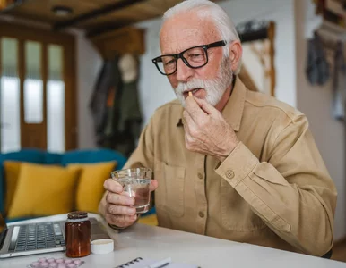 Miniatura: Seniorzy łykają tabletki na pamięć....