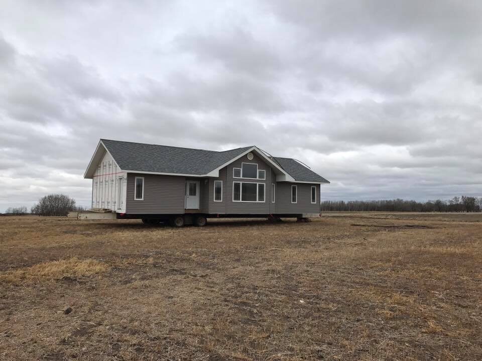 Dom znaleziony na polu należącym do Kanadyjczyka 
