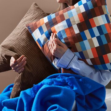 Nowa kolekcja IKEA łączy intensywne kolory, organiczne formy i funkcjonalne rozwiązania, tworząc wnętrza sprzyjające codziennemu dobrostanowi 