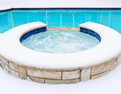 Miniatura: Szwecja. Policjanci pilnują kobiet na...