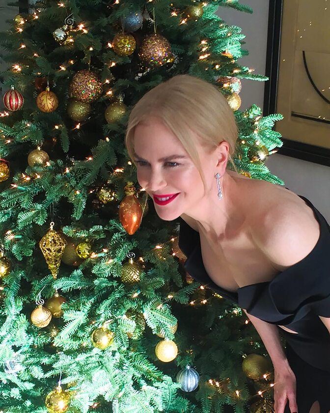 Nicole Kidman w eleganckiej świątecznej stylizacji 