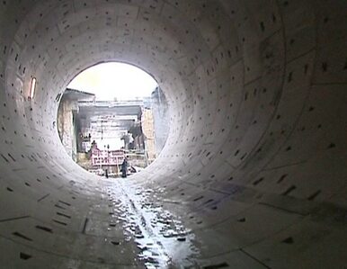 Miniatura: Pierwsza nitka tunelu pod Martwą Wisłą...