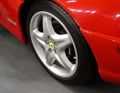 Miniatura: Mężczyźni są z Ferrari, a kobiety z Mini