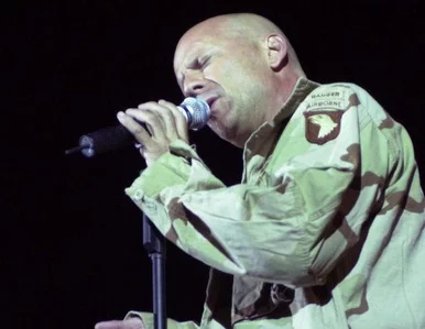 Miniatura: Bruce Willis wyrywa gardła wilkom