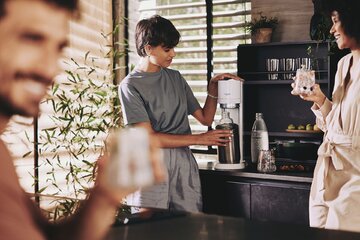 Gazowanie wody w&nbsp;saturatorze SodaStream Duo