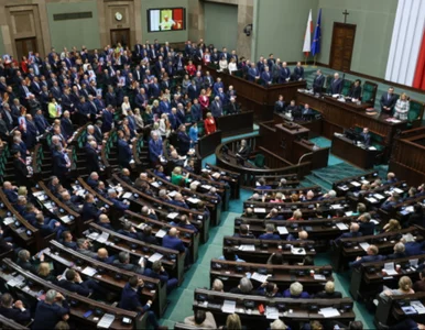 Miniatura: Nowy sondaż. Tracą PiS i KO, zyskują trzy...