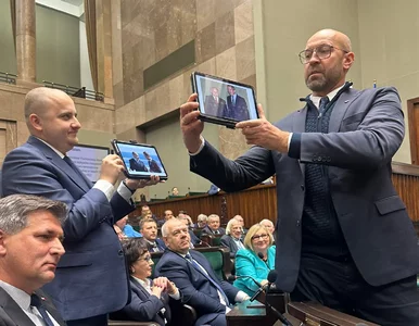 Miniatura: Happening Mateckiego w Sejmie. Hołownia:...