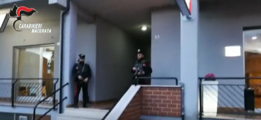 Miniatura: Mieszkanie sprawcy strzelaniny w mieście...