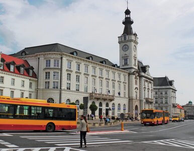 Miniatura: Ktoś ostrzelał autobus komunikacji...