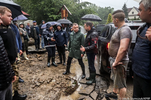 Miniatura: Andrzej Duda odwiedził tereny dotknięte...