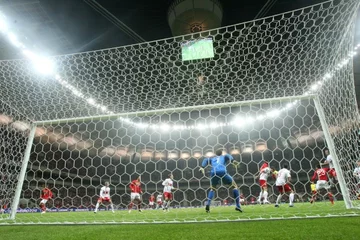 Wojciech Szczęsny bronił pewnie - ale zbyt dużo pracy w tym meczu nie miał (fot. PAP/ Leszek Szymański)