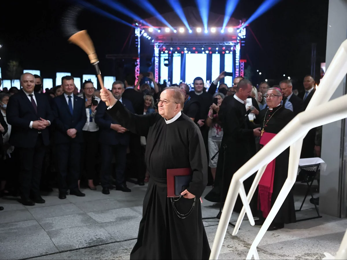 Miniatura: Ojciec Rydzyk w tarapatach. Tajemnicza...