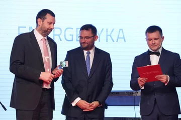 Innowatory „Wprost” 2015 Gala była zwieńczeniem V edycji rankingu najbardziej innowacyjnych polskich przedsiębiorstw prowadzonego przez tygodnik „Wprost” od 2011 r. Statuetki INNOWATORÓW trafiają do najlepszych firm w najbardziej dynamicznych sektorach gospodarki. Sektory te to: