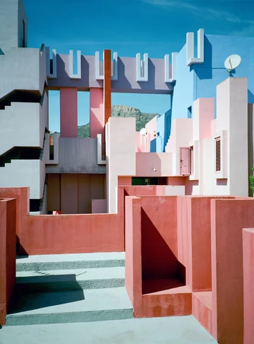 La Muralla Roja, osiedle projektu Ricardo Bofill Taller de Arquitectura Ricardo Bofill, La Muralla Roja