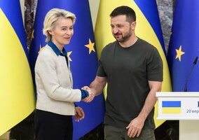 Miniatura: 90 miliardów euro dla Ukrainy. Co ustalili...