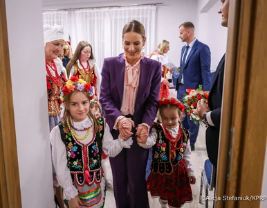 Miniatura: Marta Nawrocka czy Agata Duda? Polacy...