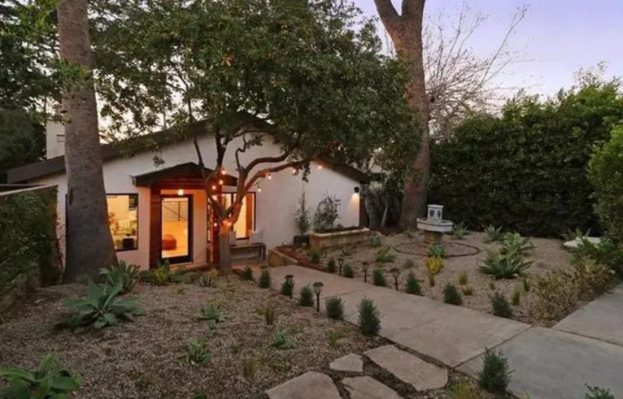 Miniatura: Camila Mendes , aktorka znana z serialu...