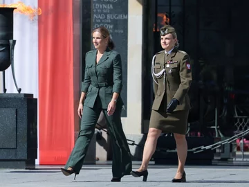 Marta Nawrocka przed Grobem Nieznanego Żołnierza 