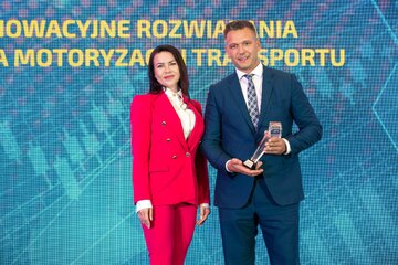 Wręczenie wyr&oacute;żnienia za&nbsp;Innowacyjne Rozwiązania dla&nbsp;Motoryzacji i&nbsp;Transportu otrzymała firma EV Volta
