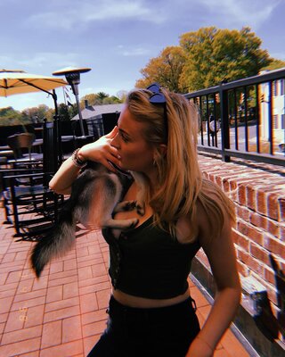 Miniatura: Sophie Turner na Instagramie. Obserwuje ją...