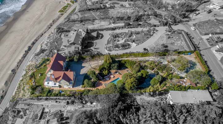 Miniatura: Anthony Hopkins sprzedaje dom w Malibu....