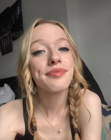 Amybeth McNulty 