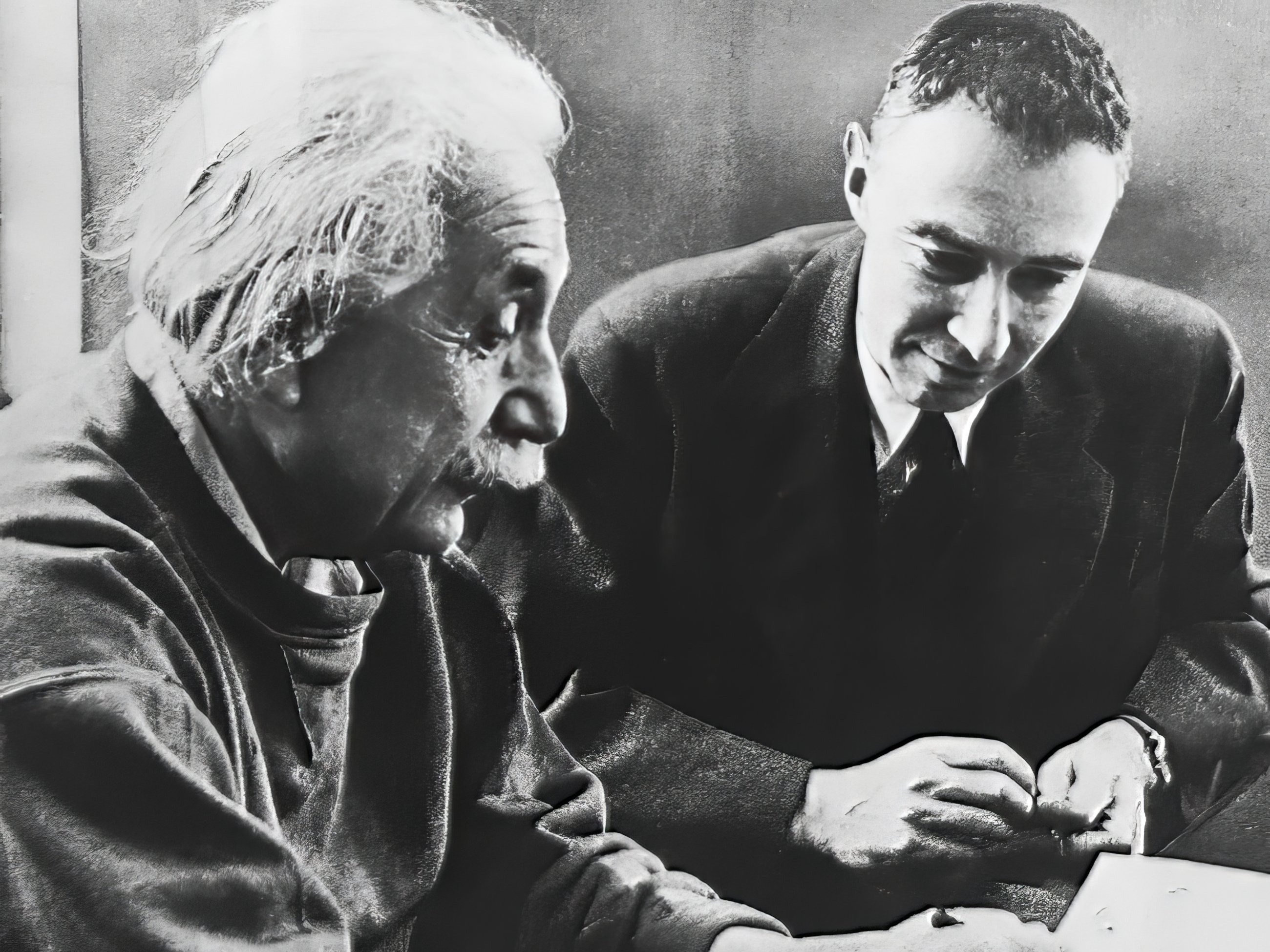 Einstein i Oppenheimer