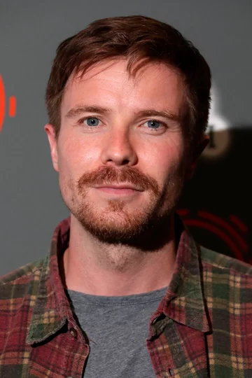 Joe Dempsie 