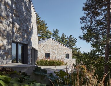 Miniatura: Dom na krawędzi urwiska? Tak, i wygląda...