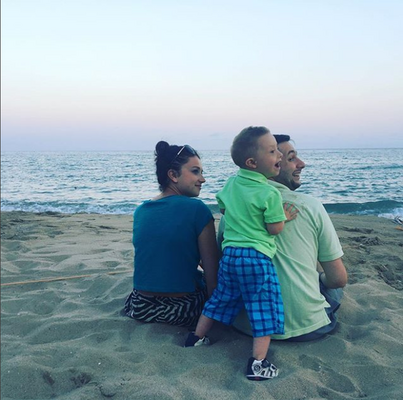 Miniatura: Patryk Jaki z synem Radkiem i żoną Anną