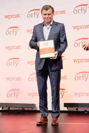 Orły Tygodnika „Wprost” 2016 na Pomorzu ENERGA S.A., Grupa Lotos S.A. oraz prezydent Gdyni Wojciech Szczurek zostali laureatami Orłów Tygodnika „Wprost” na Pomorzu. Nagrody wręczono w poniedziałek w sopockim Sheraton Hotel. Statuetkę w imieniu prezydenta Gdyni odebrała wiceprezydent Katarzyna Gruszecka-Spychała.