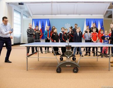 Miniatura: Ping-pong w Kancelarii Premiera. Dzieci...