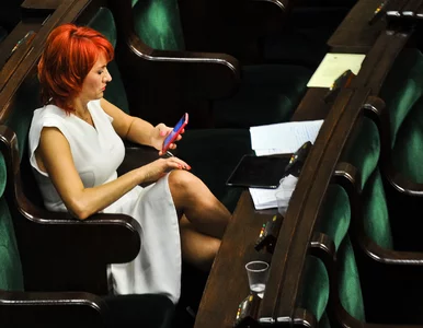 Miniatura: Posłowie PiS tańczą i śpiewają. „Rudy...