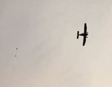 Miniatura: Z samolotu, którym leciał Bono, nad...