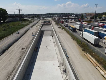 Prace na terenie budowy tunelu pod Świną 