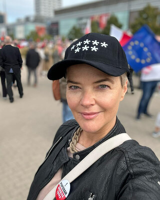 Miniatura: Monika Richardson – styl 51-letniej...