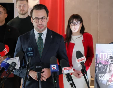 Miniatura: Pod tym hasłem 11 listopada przejdzie...