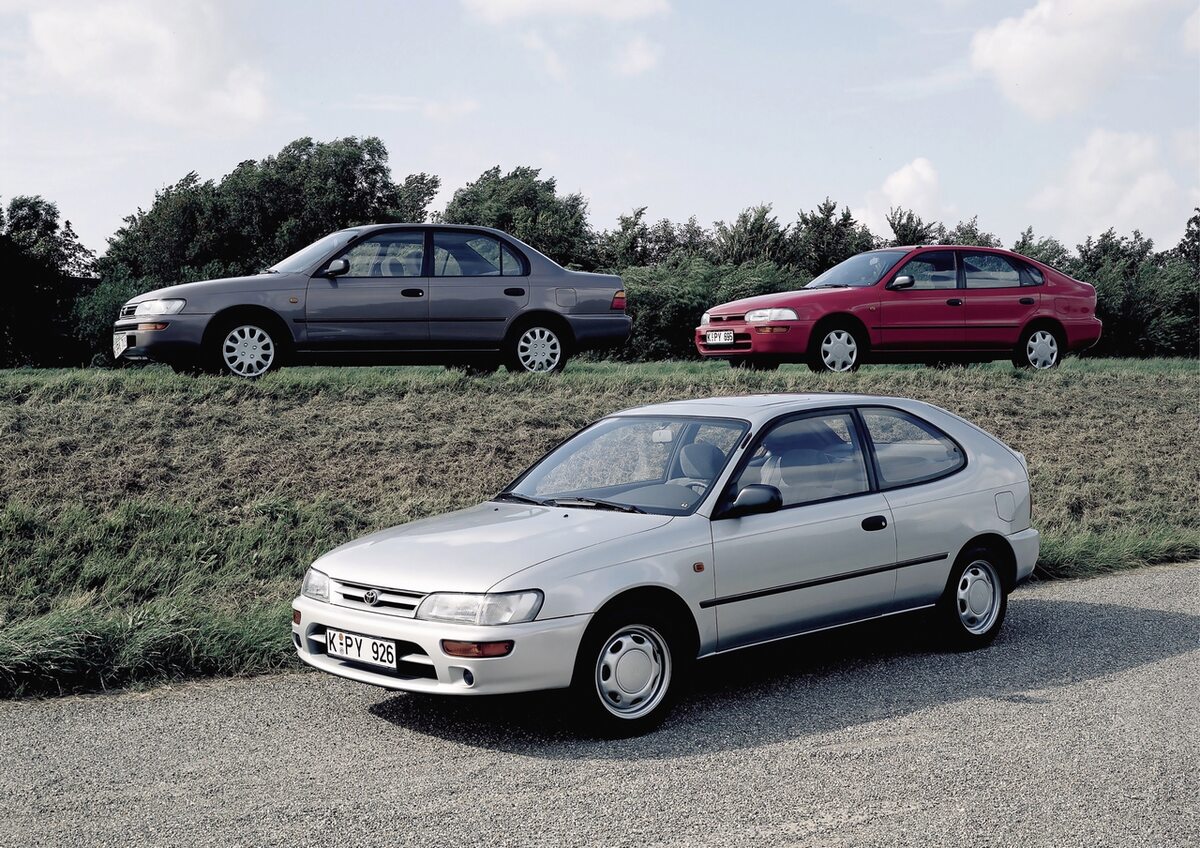 Różne generacje Toyoty Corolli 