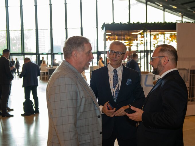 Networking umożliwi uczestnikom nawiązanie cennych kontaktów biznesowych, wymianę doświadczeń oraz budowanie relacji, które mogą zaowocować długoterminowymi partnerstwami
