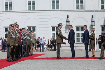 Nominacje generalskie przed Pałacem Prezydenckim 