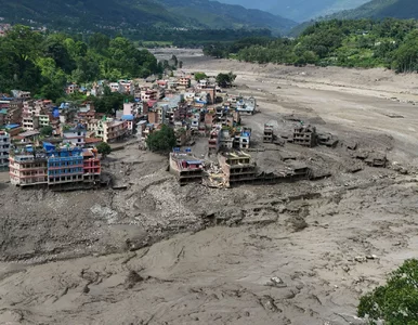Miniatura: Tragiczny bilans powodzi w Nepalu. Co...