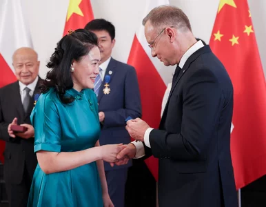 Miniatura: Duda wręcza w Chinach ordery. Odznaczył...